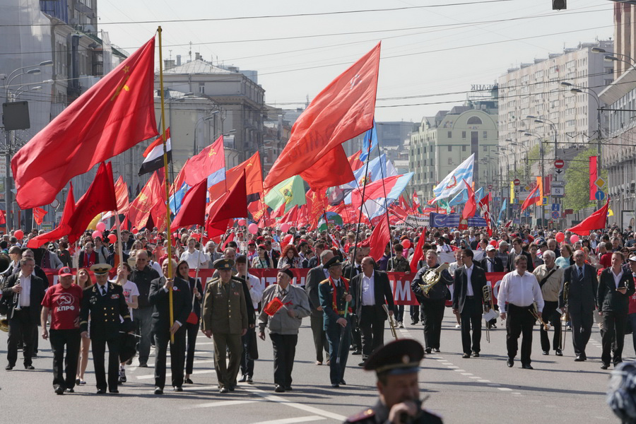 Демонстрация представляет собой. Демонстрация в Москве. Первомайская демонстрация 1980 году в Москве. Первомайская демонстрация в Москве. Демонстрация 120гц.