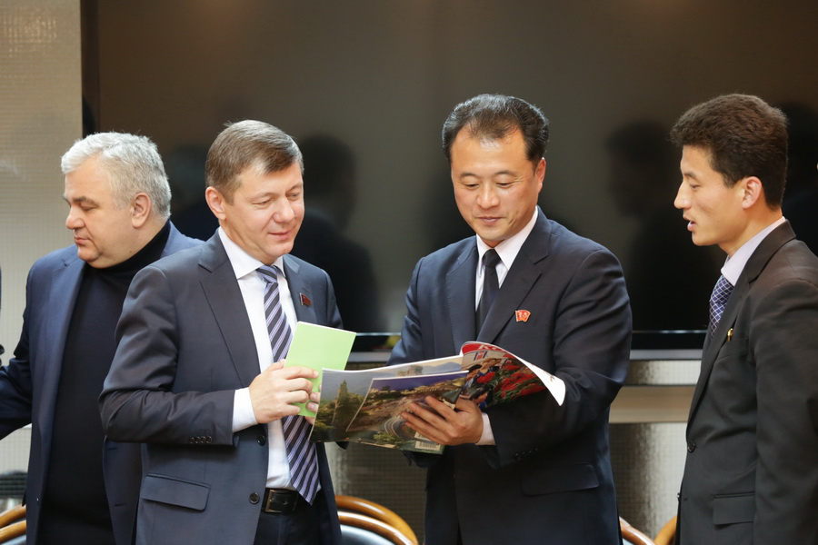 шойгу маршал кндр. шойгу в северной корее 2023. шойгу в северной корее 2023. 35 комната кндр. делегация в пхеньяне.