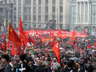 Многотысячная демонстрация КПРФ в День Победы