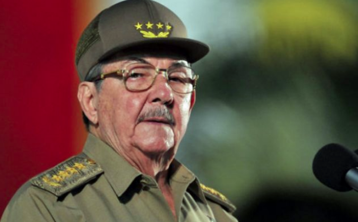 Команданте Раулю Кастро
