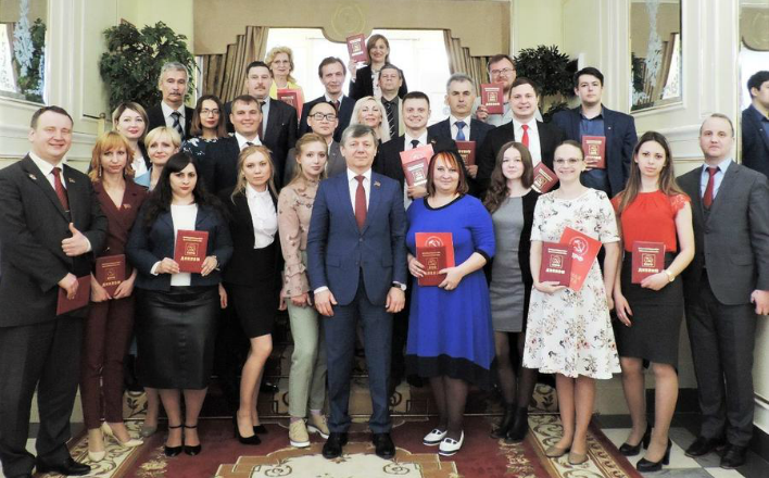 Дмитрий Новиков вручил дипломы выпускникам 33 потока Центра политической учебы