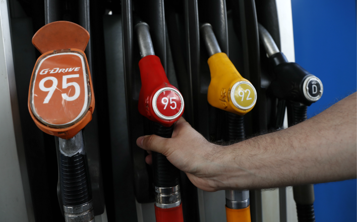 Россияне знают, кто виноват в росте цен на бензин и обнищании страны