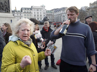 Британская полиция разогнала праздновавших смерть Маргарет Тэтчер
