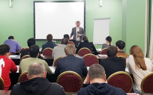 Д.Г. Новиков встретился представителями партий СКП-КПСС, проходящими обучение в Центре политучебы ЦК КПРФ