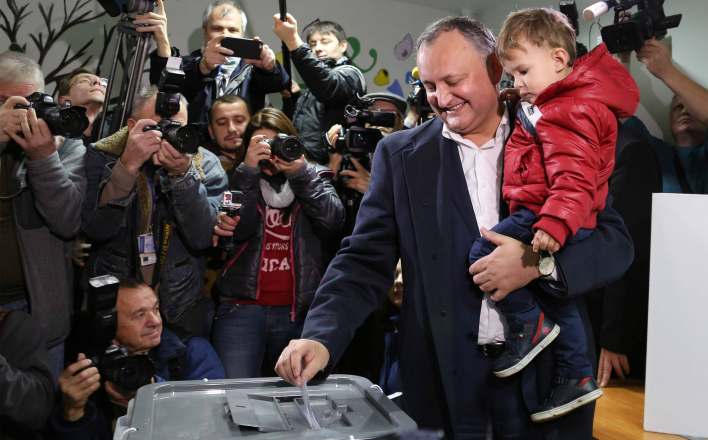 На выборах в Молдавии и Болгарии побеждают социалисты