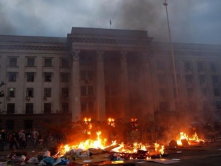Бойня в Одессе: Антимайдан загнали в Дом профсоюзов и подожгли