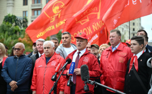 Г.А. Зюганов на митинге в Москве: «Идем нашим славным советским шагом – к новым Победам!»