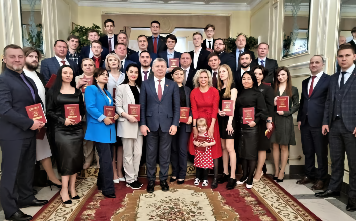 Д.Г. Новиков вручил дипломы выпускникам Центра политической учебы, составившим 45-й поток слушателей