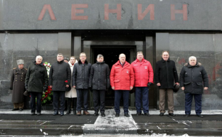 Возложение цветов к Мавзолею В.И.Ленина