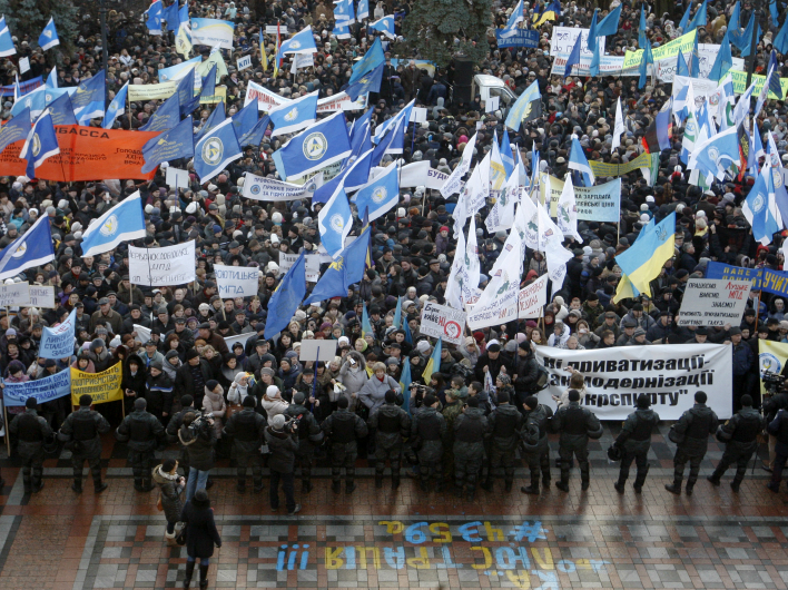 Киевляне митингуют против фашистской хунты