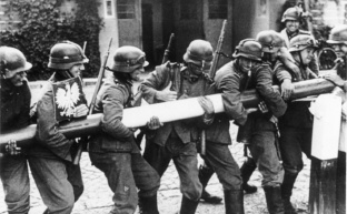 «Ещё плодоносить способно чрево, которое вынашивало гада» (Б. Брехт)