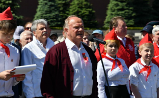 Красным галстуком повязан синий небосвод