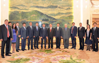 В ходе визита в Китай делегация КПРФ встретилась с членом Политбюро ЦК КПК Ван Лэчхенем