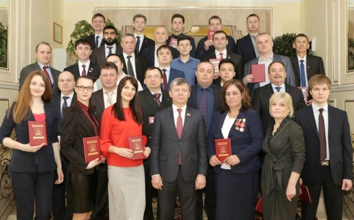 Дмитрий Новиков вручил дипломы выпускникам 31 потока Центра политической учёбы при ЦК КПРФ